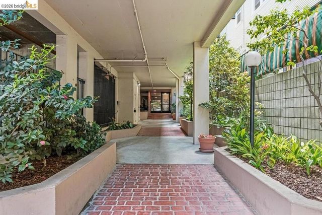 322 Hanover Ave 212, Oakland, CA 94606