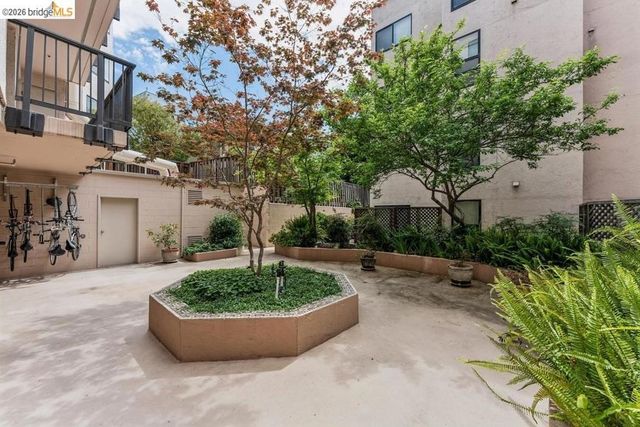 322 Hanover Ave 212, Oakland, CA 94606