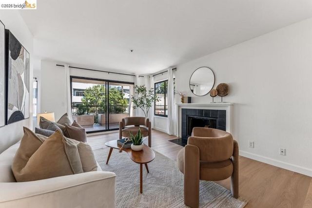 322 Hanover Ave 212, Oakland, CA 94606