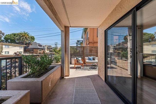 322 Hanover Ave 212, Oakland, CA 94606