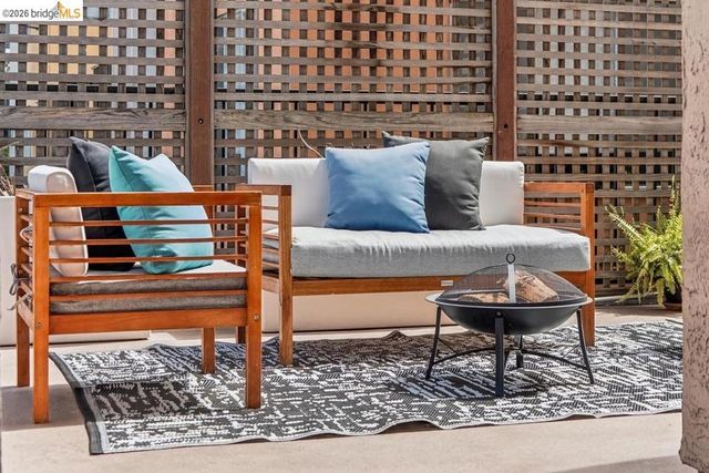 322 Hanover Ave 212, Oakland, CA 94606