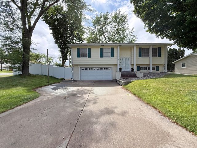 2957 10th Street, East Moline, IL 61244