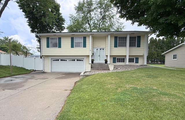 2957 10th Street, East Moline, IL 61244