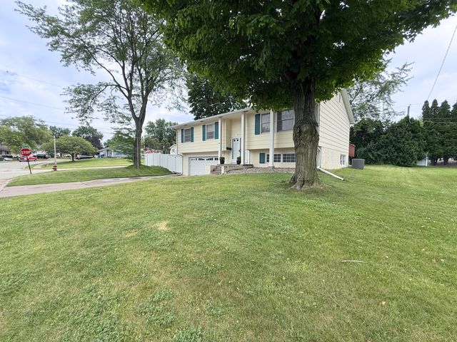 2957 10th Street, East Moline, IL 61244