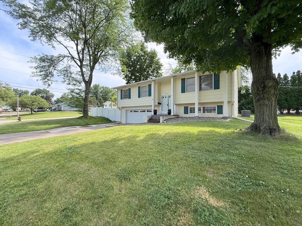 2957 10th Street, East Moline, IL 61244