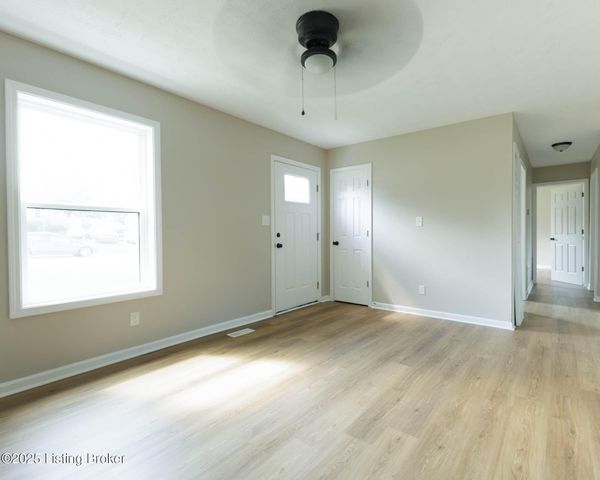 71 Zelkova Dr, Shelbyville, KY 40065