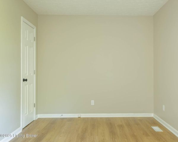 71 Zelkova Dr, Shelbyville, KY 40065