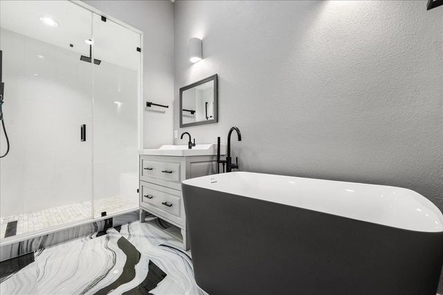 1009 Highknoll LN, Georgetown, TX 78628