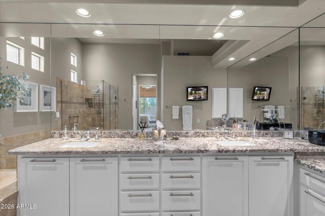 8273 E HOVERLAND Road, Scottsdale, AZ 85255