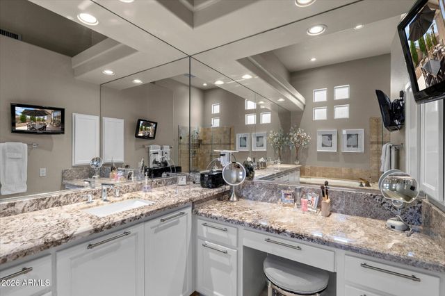 8273 E HOVERLAND Road, Scottsdale, AZ 85255