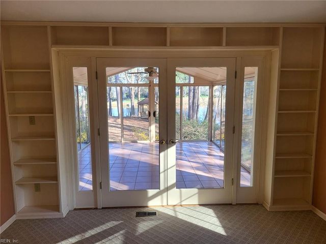 536 Kerry Lake DR, Newport News, VA 23602