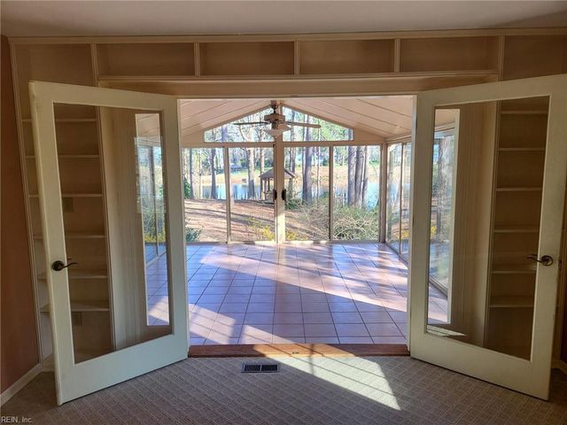 536 Kerry Lake DR, Newport News, VA 23602