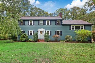 24 Red Coat Ln, Plainville, MA 02762