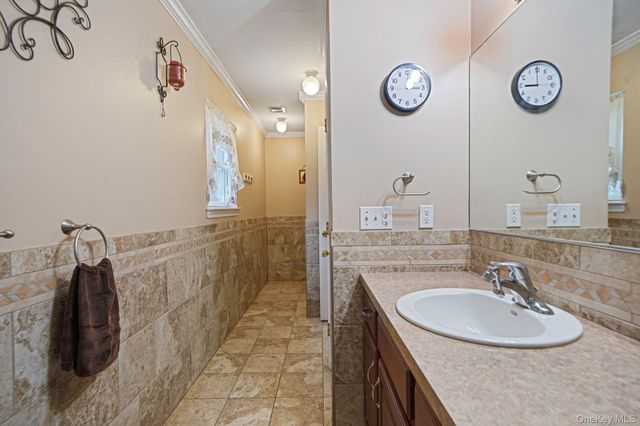 168 Brookfield Avenue, Center Moriches, NY 11934