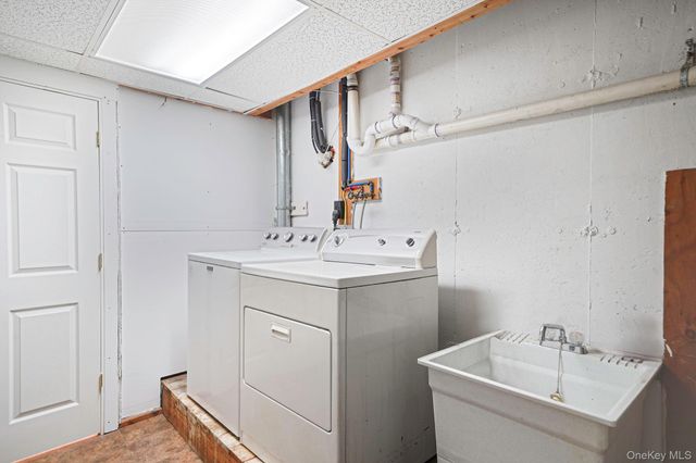 168 Brookfield Avenue, Center Moriches, NY 11934