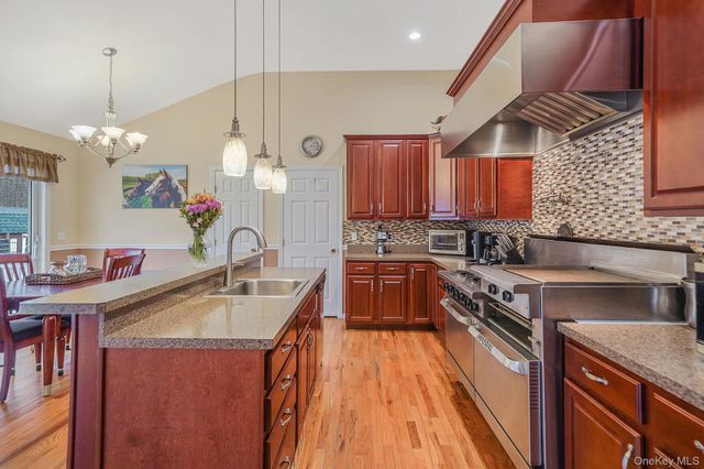 168 Brookfield Avenue, Center Moriches, NY 11934