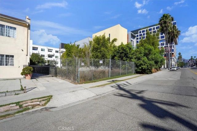 1449 N Bronson, Los Angeles, CA 90028