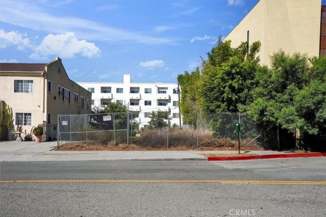 1449 N Bronson, Los Angeles, CA 90028