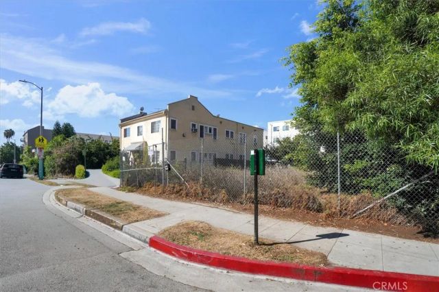 1449 N Bronson, Los Angeles, CA 90028