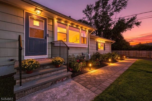 5 Old Farmers Rd, Washington Twp., NJ 07853