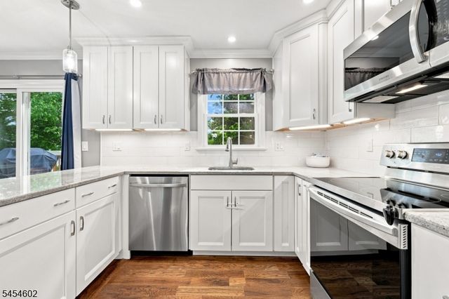 5 Old Farmers Rd, Washington Twp., NJ 07853