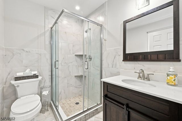 5 Old Farmers Rd, Washington Twp., NJ 07853