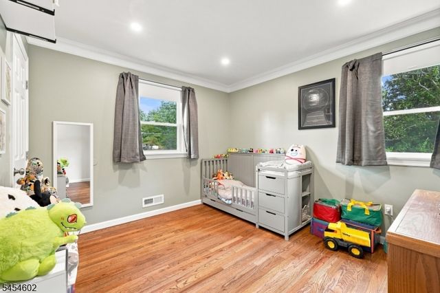 5 Old Farmers Rd, Washington Twp., NJ 07853