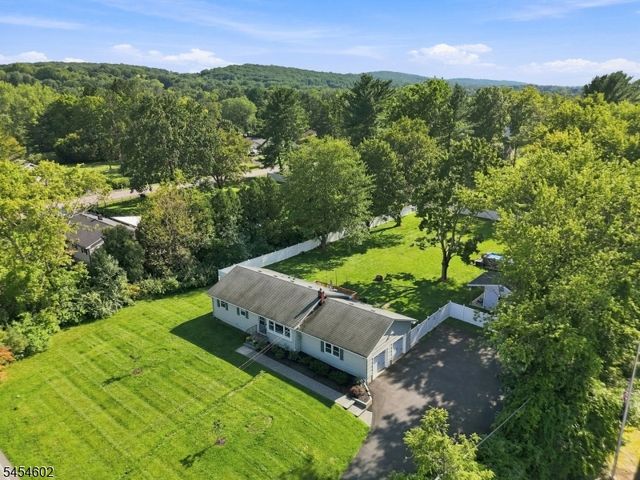 5 Old Farmers Rd, Washington Twp., NJ 07853