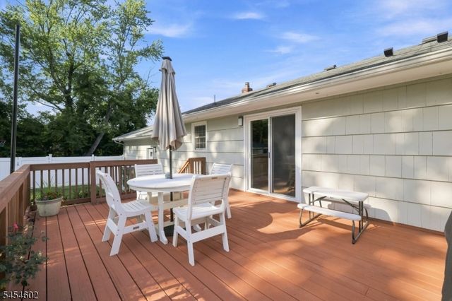 5 Old Farmers Rd, Washington Twp., NJ 07853