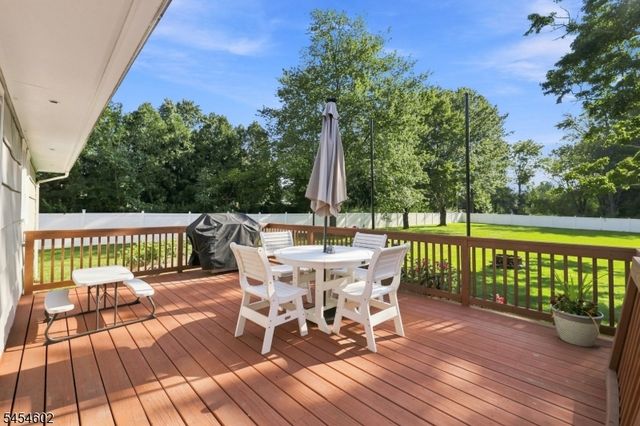 5 Old Farmers Rd, Washington Twp., NJ 07853