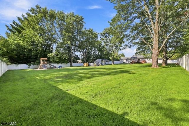 5 Old Farmers Rd, Washington Twp., NJ 07853