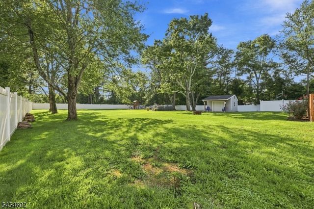 5 Old Farmers Rd, Washington Twp., NJ 07853