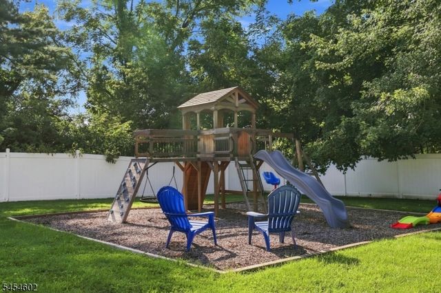 5 Old Farmers Rd, Washington Twp., NJ 07853