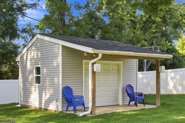 5 Old Farmers Rd, Washington Twp., NJ 07853