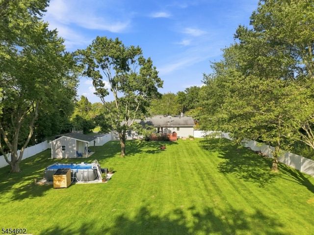 5 Old Farmers Rd, Washington Twp., NJ 07853