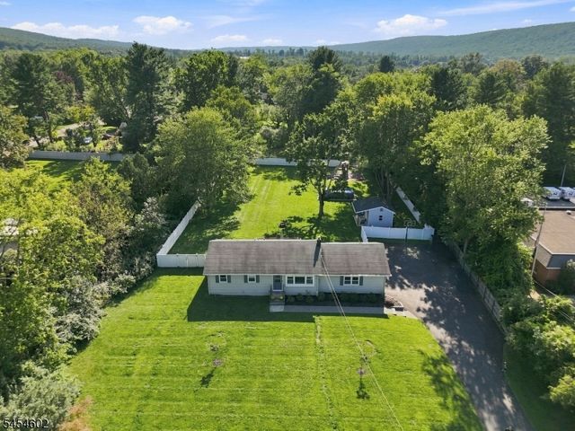 5 Old Farmers Rd, Washington Twp., NJ 07853
