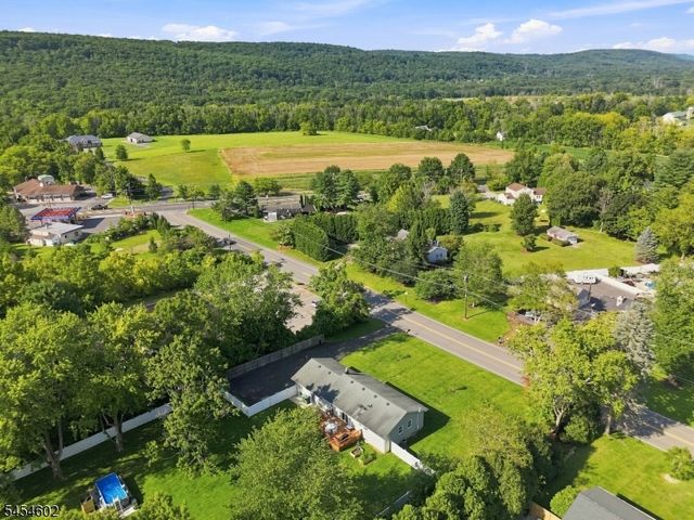 5 Old Farmers Rd, Washington Twp., NJ 07853