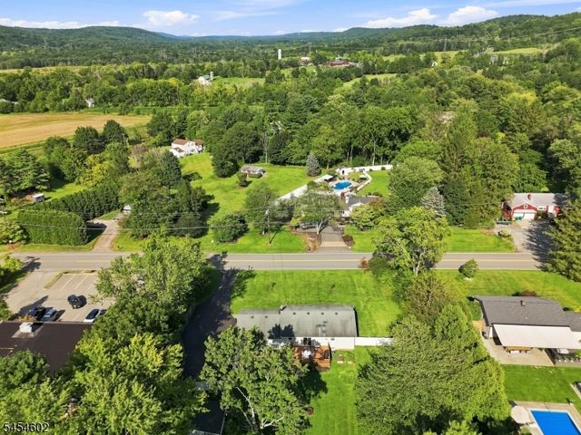 5 Old Farmers Rd, Washington Twp., NJ 07853