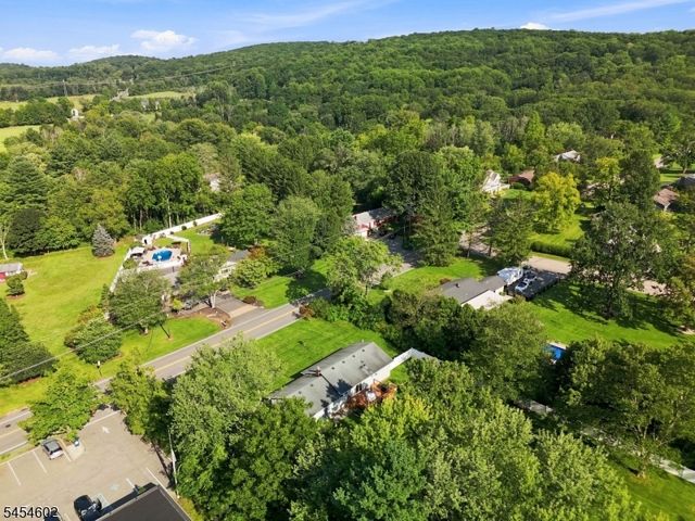 5 Old Farmers Rd, Washington Twp., NJ 07853