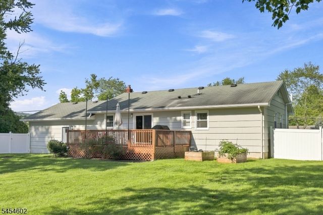 5 Old Farmers Rd, Washington Twp., NJ 07853