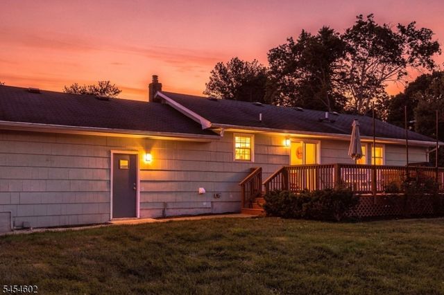 5 Old Farmers Rd, Washington Twp., NJ 07853