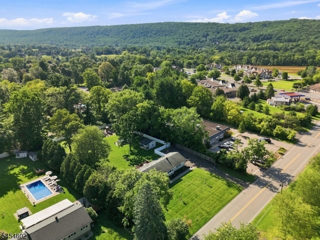 5 Old Farmers Rd, Washington Twp., NJ 07853
