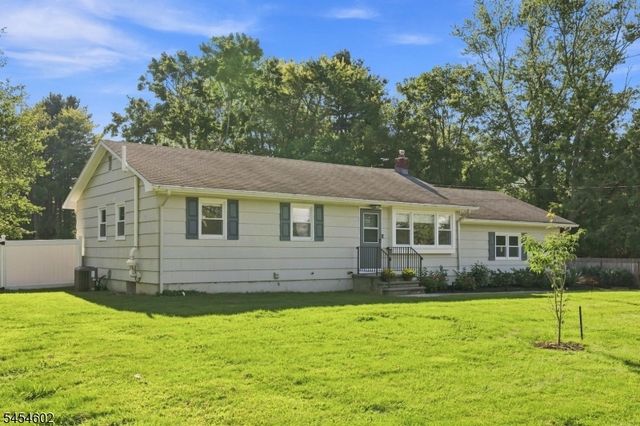 5 Old Farmers Rd, Washington Twp., NJ 07853