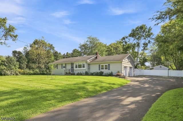5 Old Farmers Rd, Washington Twp., NJ 07853