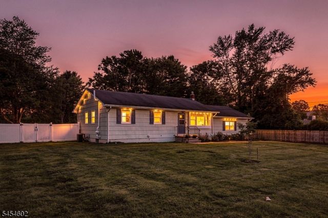 5 Old Farmers Rd, Washington Twp., NJ 07853