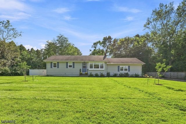 5 Old Farmers Rd, Washington Twp., NJ 07853