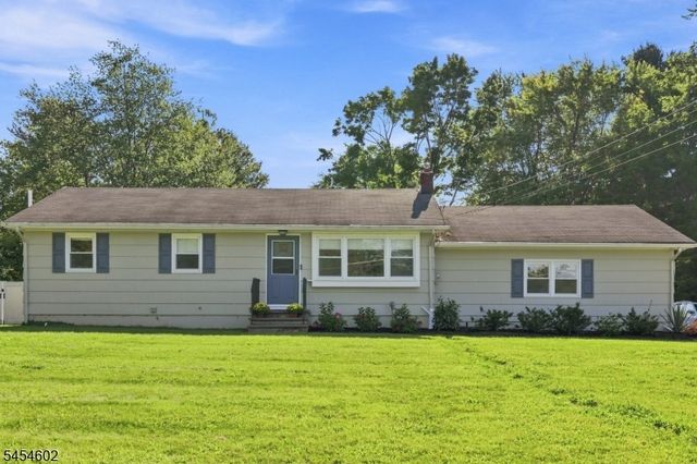 5 Old Farmers Rd, Washington Twp., NJ 07853