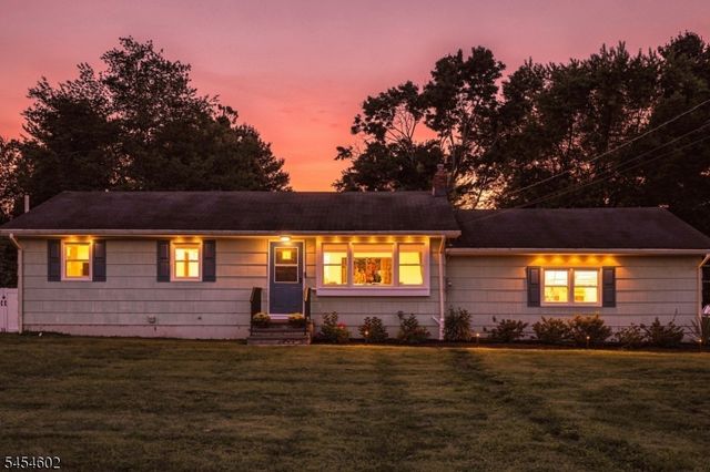 5 Old Farmers Rd, Washington Twp., NJ 07853