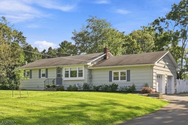 5 Old Farmers Rd, Washington Twp., NJ 07853