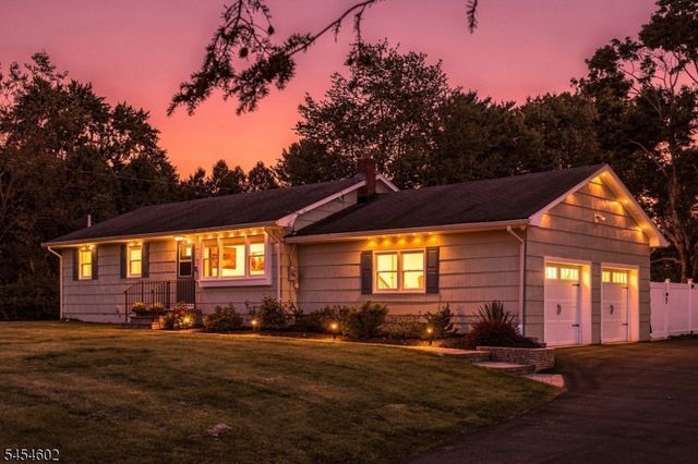 5 Old Farmers Rd, Washington Twp., NJ 07853